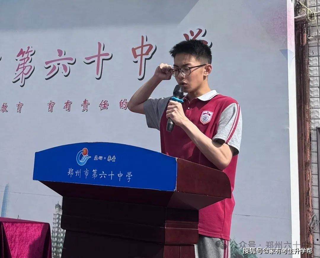 精彩比赛不容错过，现场掌声连连
