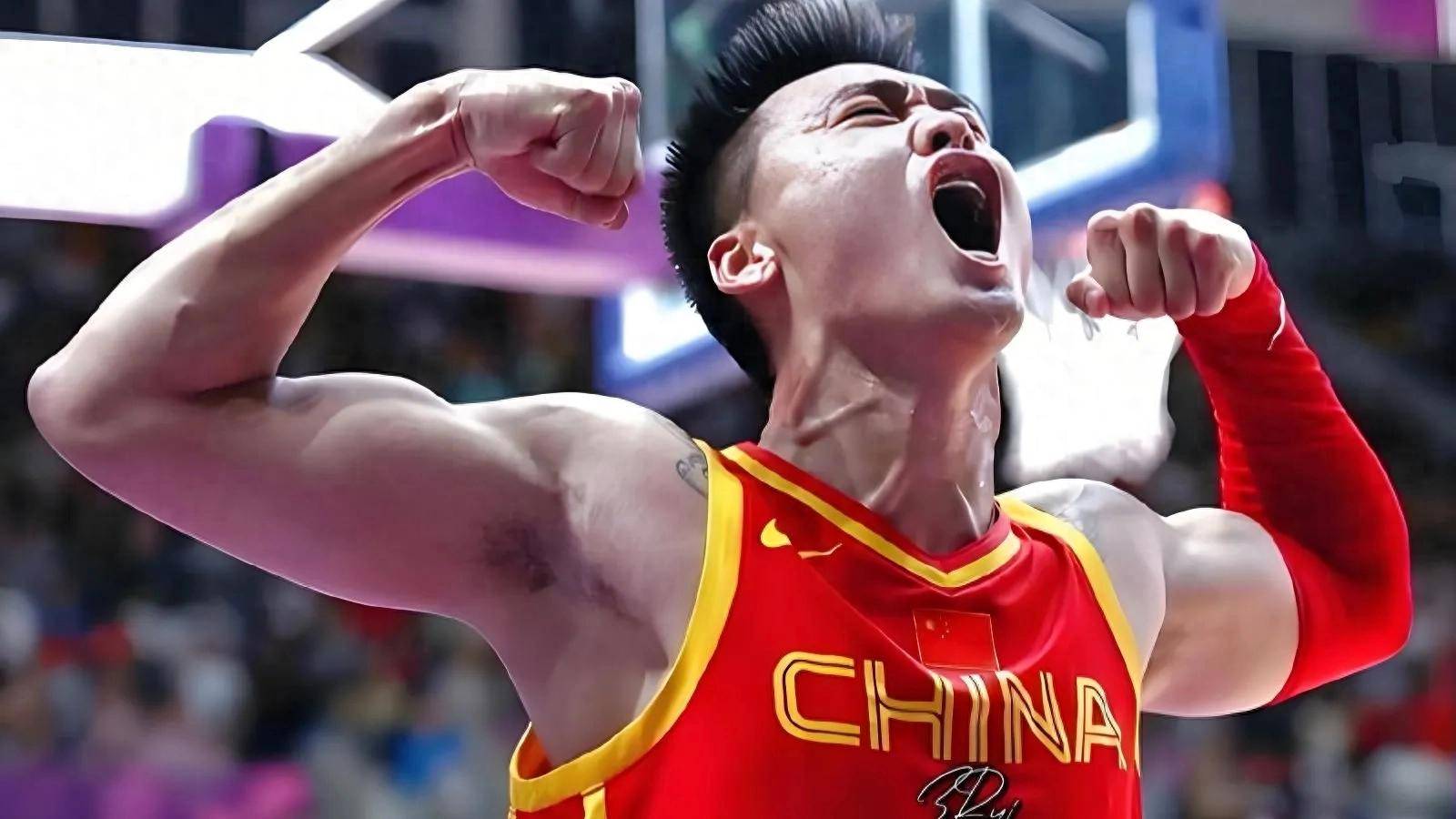 中国篮球联赛再掀热潮，球员们展现顶尖技艺的简单介绍
